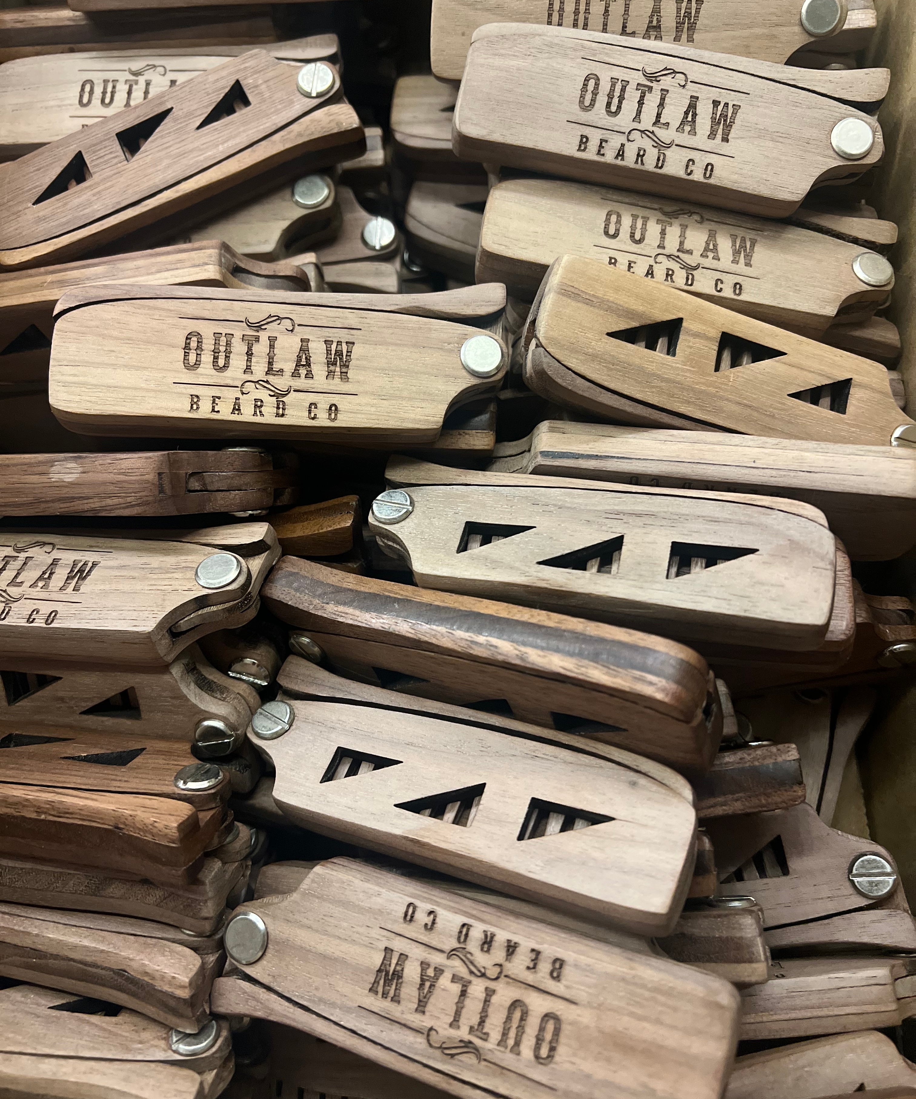 WOOD FOLDING BEARD COMB
