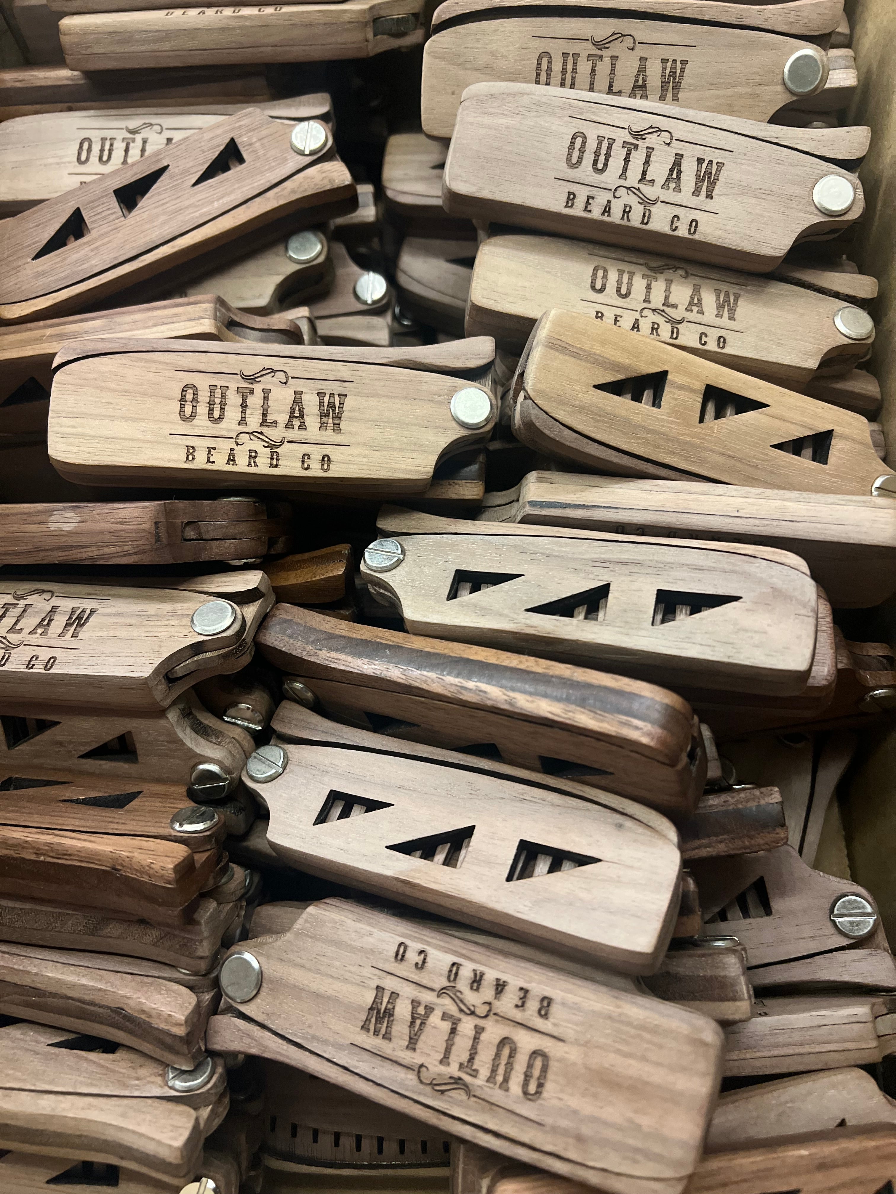 WOOD FOLDING BEARD COMB